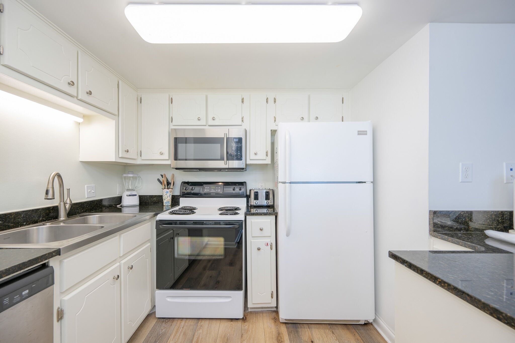 Condo, 2 Bedrooms | Private kitchen