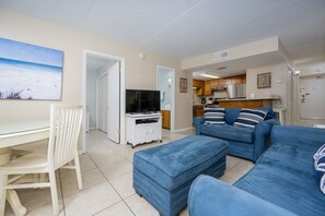 Condo, 2 phòng ngủ | Khu phòng khách