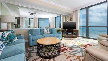 Condo, 2 Bedrooms | Living area