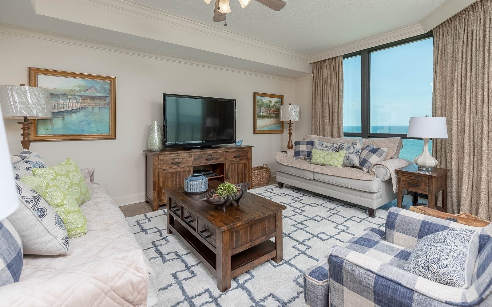 Condo, 2 Bedrooms | Living area