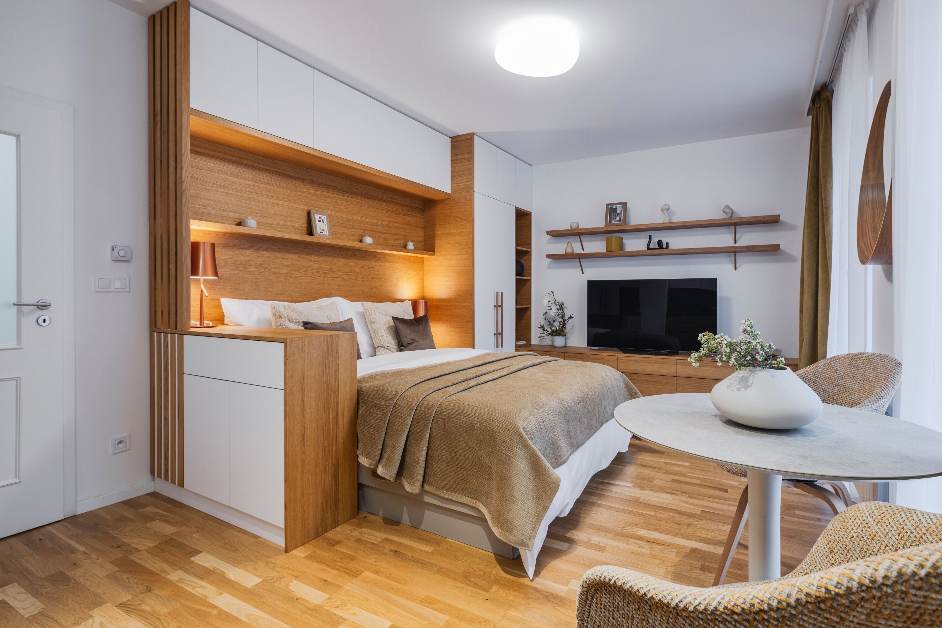 Luxury Studio | Hypo-allergenic bedding available, desk, laptop workspace