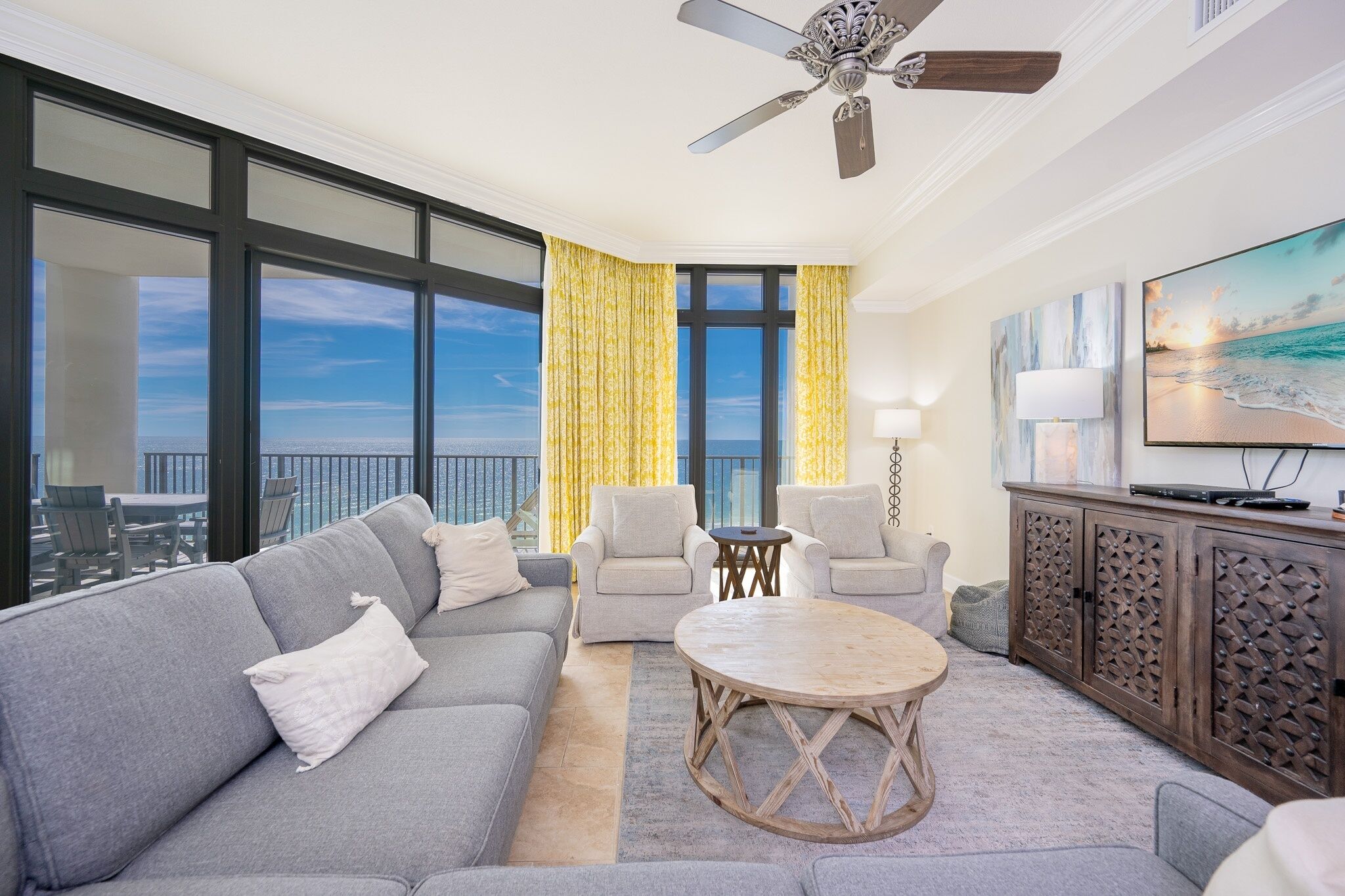 Condo, 3 phòng ngủ | Khu phòng khách