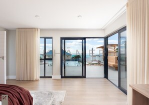 5 Schlafzimmer, Schreibtisch, Bügeleisen/Bügelbrett, kostenloses WLAN