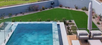 Vleesbaai Luxury: Ocean Views, Heated Infinity Pool & Space for 10 Guests