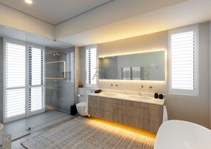 Dusche, Handtücher, Toilettenpapier