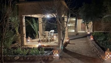 Hus, balkong, hageutsikt | Terrasse/patio