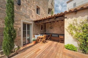Outdoor dining - Vrbo Property (Corse-du-Sud)