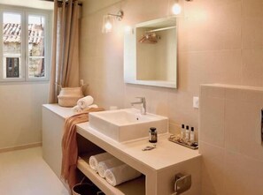 Bathroom - Vrbo Property (Corse-du-Sud)