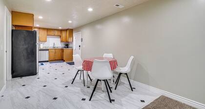 Patio & Mtn Views! Group Getaway in South Jordan