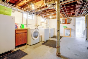 Interior - Walk to Grand Ave Shops & Dining! Cozy St Paul Apt (St. Paul)