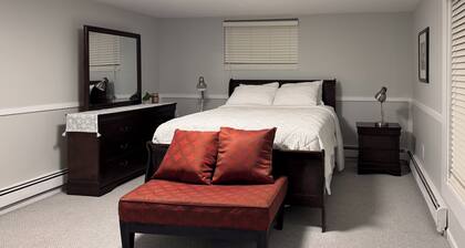 Near Hospitals & Colleges! Stylish St Paul Apt