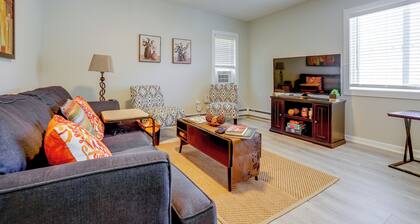 Near Hospitals & Colleges! Stylish St Paul Apt