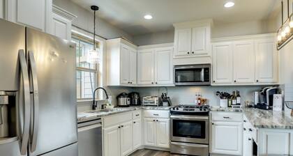 Home w/ Pool & Outdoor Entertainment in Gonzales