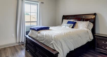 Home w/ Pool & Outdoor Entertainment in Gonzales