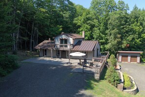 A two-story cabin with a deck and outdoor seating area. - Near Beaches & Golf! All-seasons Gem in N Monmouth (North Monmouth)