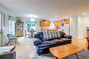 Interior - Work, Play & Explore! Extended Stay in Shortsville (Shortsville)