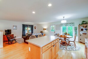Interior - Work, Play & Explore! Extended Stay in Shortsville (Shortsville)