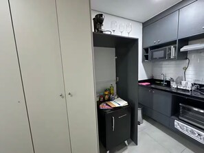 Coffee/tea maker, fridge, microwave, stovetop - Studio para 2  ou 3 pessoas, Próximo ao metrô Paraíso e Paulista (São Paulo)