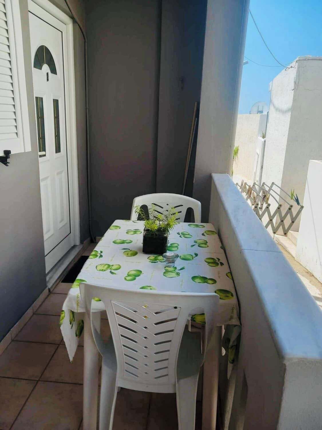 Kamar Triple Comfort, balkon, pemandangan laut | Tempat makan outdoor