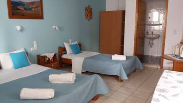 Kamar Triple Comfort, balkon, pemandangan laut | Wi-Fi gratis