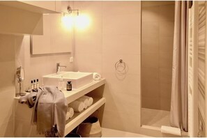 Bathroom - Vrbo Property (Corse-du-Sud)