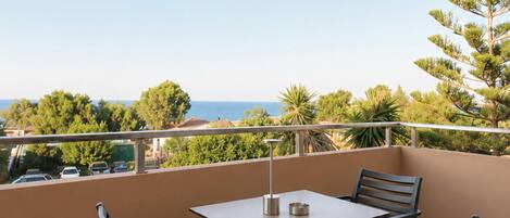 Triple Studio With Partial Sea View | Terraza o patio