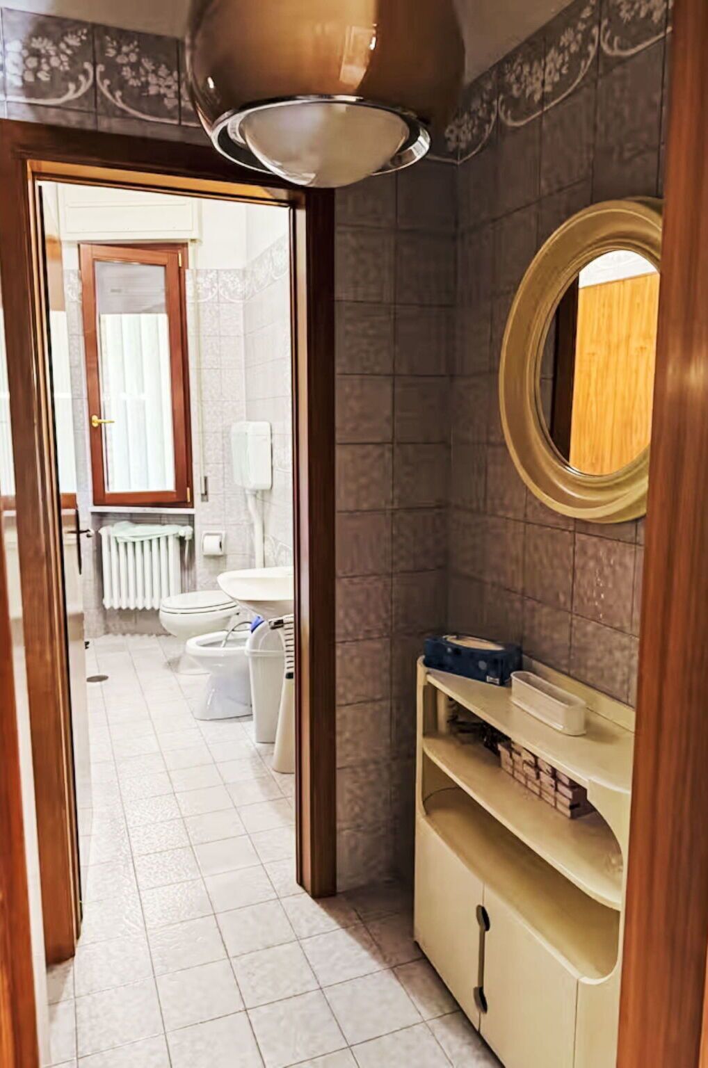 Sol, Bois, Sol, Design Intérieur, Marron, Pièce, Miroir, Lavabo, Porte, Tache De Bois