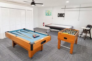 Game room - 12 Min to Disney! Pool, Hot Tub & Game Room (Kissimmee)