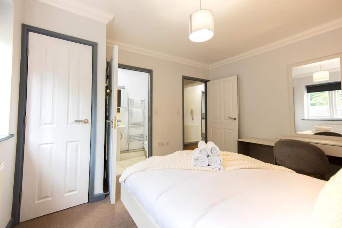 Apartment, 3 Bedrooms, Non Smoking | Iron/ironing board, free WiFi