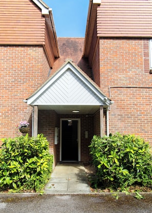 Exterior - 216a Bassett Green Apartments (Southampton)