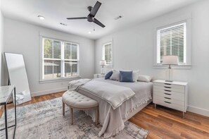 Room - 3-bedroom 2.5-bathroom house walking distance from the campus and Dixon with AC (Fayetteville)