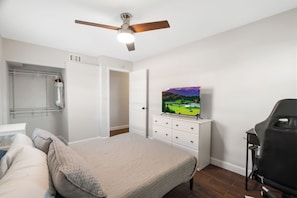 4 Schlafzimmer, Schreibtisch, Bügeleisen/Bügelbrett, kostenloses WLAN