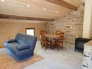 Interior - REFUGE AQUILAE, a nature-inspired guesthouse with a private sauna and Nordic bath. (Vollore-Montagne)