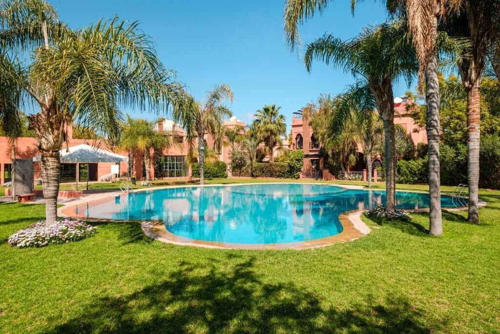 Villa, balcón, vista al patio | Alberca | Alberca al aire libre 