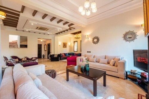 3 BDRM Villa Garden & Pool Front