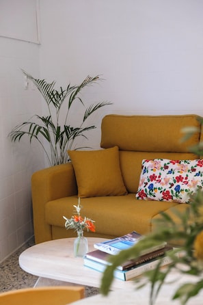 Living area - Charming vacation rental with a private courtyard and barbecue area – Maison Sarava (Espira-de-l'Agly)