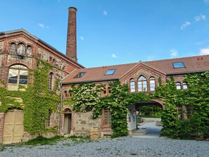 Exterior - Spacious flat for families or groups, with sauna and fireplace (Großharthau)