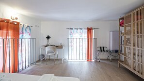 Room - Italianway Easy - Angelo della Pergola 7 A (Milan)