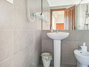 Bathroom - defaultName (Reana del Rojale)
