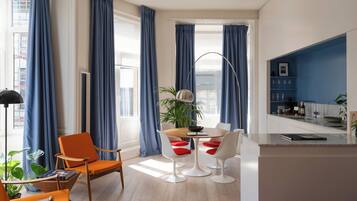 Studio – standard, byutsikt | Spiseområde