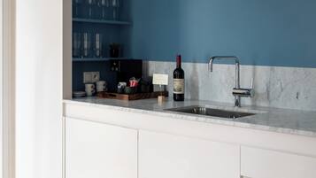 Standard Studio, City View | Private kitchen