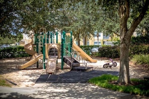 Children's area - Minutes to attractions, clean, spacious 4 bedroom 3 bath pool  house sleeps  8 (Kissimmee)