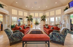 Lobby - Minutes to attractions, clean, spacious 4 bedroom 3 bath pool  house sleeps  8 (Kissimmee)