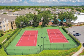 Sport court - Minutes to attractions, clean, spacious 4 bedroom 3 bath pool  house sleeps  8 (Kissimmee)