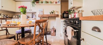 Delightful Period Cottage 225 Oak Road