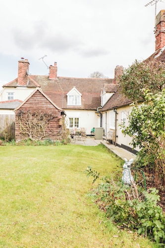 Delightful Period Cottage 225 Oak Road
