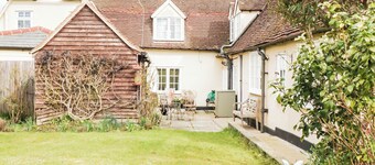 Delightful Period Cottage 225 Oak Road