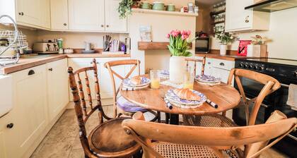 Delightful Period Cottage 225 Oak Road