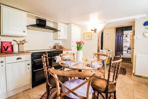 Unclassified image, 4 of 37, button - Delightful Period Cottage 225 Oak Road (Rivenhall)