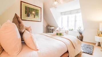 House, 2 Bedrooms | Iron/ironing board, free WiFi
